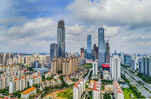 ナンニン市の高層ビル群と高層住宅ビルの上空展望 南中国の広西庄自治地域 2017 月15日 — ストック写真