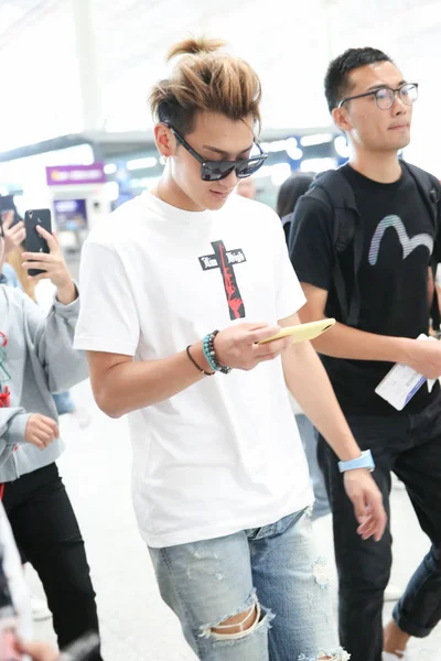 Chinese Singer Actor Huang Zitao Better Known Tao Plays Mobile — Stock Photo, Image