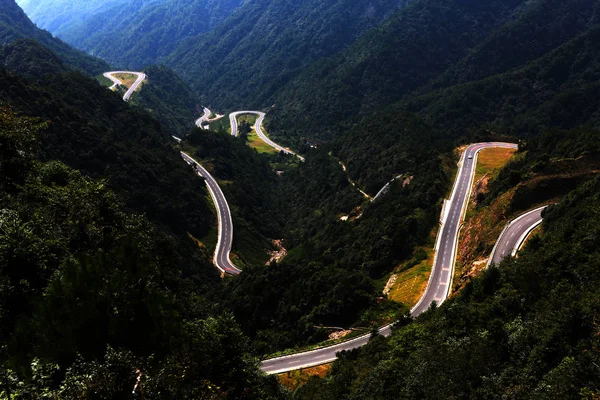 Vue Tronçon Route Sinueuse Route Céleste Dans Les Montagnes Huaiyu — Photo