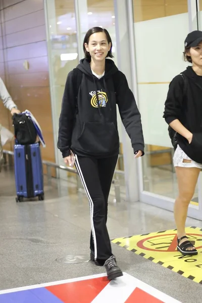 Japanese Model Actress Kiko Mizuhara Pictured Arriving Shanghai Pudong International — 图库照片