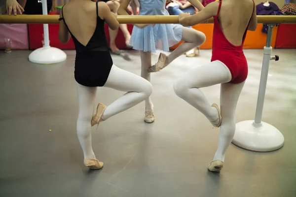 Bambini Cinesi Praticano Balletto Tarda Notte Uno Studio Danza Nella — Foto Stock