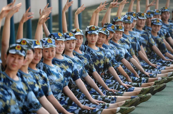 Estudantes Calouros Chineses Especializando Dança Executar Durante Uma Pausa Uma — Fotografia de Stock