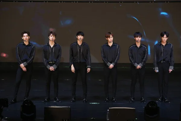 Mitglieder Der Südkoreanischen Boygroup Vixx Treten Während Ihres Konzerts Live — Stockfoto