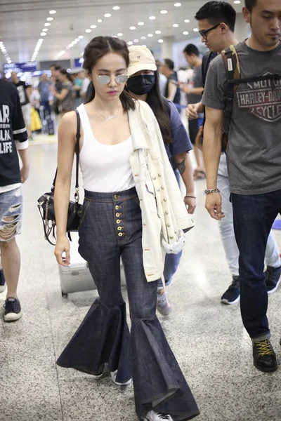 Cantante Taiwanesa Jolin Tsai Vista Usando Sexy Chaleco Blanco Aeropuerto —  Fotos de Stock