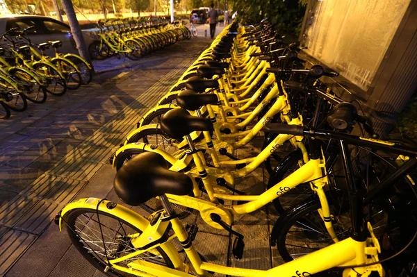 Biciclette Del Servizio Bike Sharing Cinese Ofo Sono Fila Una — Foto Stock