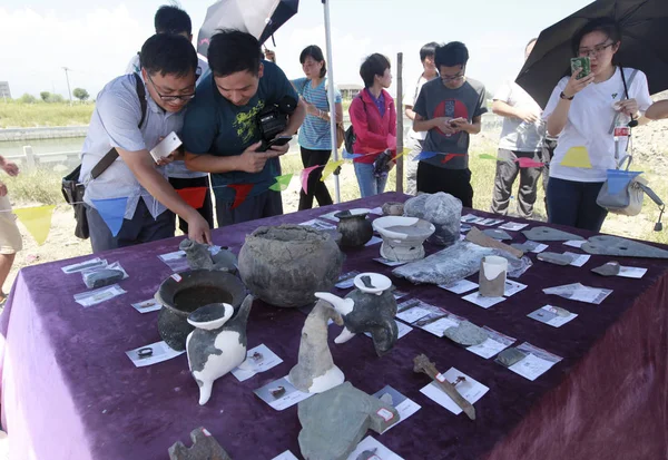 2017年9月6日 中国东部浙江省宁波市展出了距今5800年至新石器时代夏王渡遗址出土的文物 — 图库照片