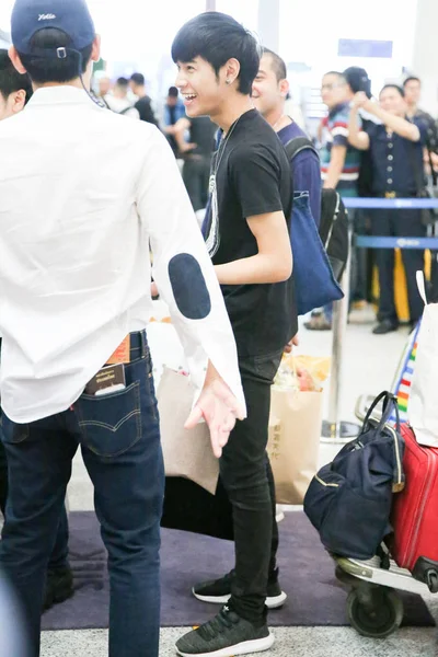 Thai Actors Newwiee Left Singto Pictured Arrive Beijing Capital International — Stock Photo, Image