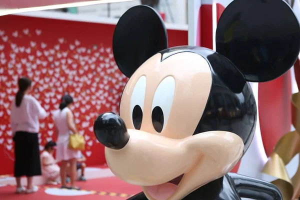 Zákazníci Nakupují Čínském Druhém Obchodě Disney Hkri Taikoo Hui Nákupním — Stock fotografie