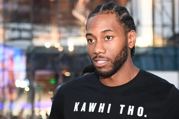 Bintang Nba Kawhi Leonard Dari San Antonio Spurs Menerima Sebuah — Stok Foto