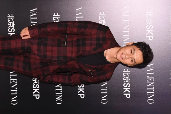 Actor Director Chino Chen Posa Evento Promocional Para Valentino Beijing — Foto de Stock