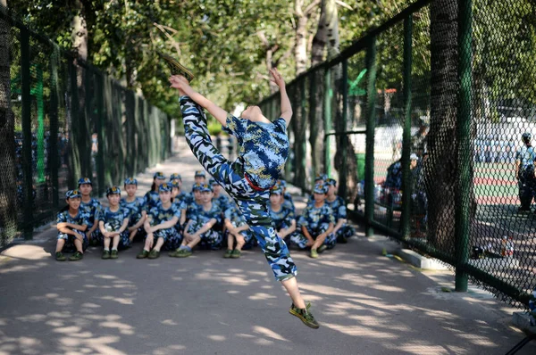 Dans Majoring Çin Birinci Sınıf Öğrencileri Gerçekleştirmek Shandong Normal Üniversitesi — Stok fotoğraf