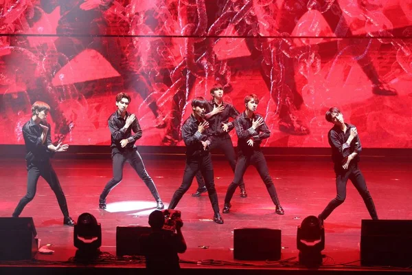 Les Membres Boys Group Sud Coréen Vixx Produisent Lors Leur — Photo