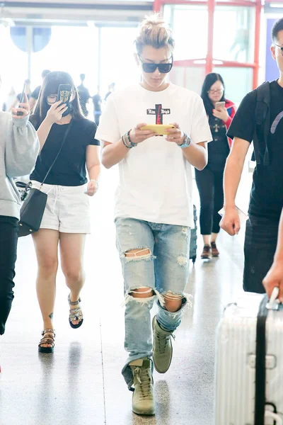 Chinese Singer Actor Huang Zitao Better Known Tao Plays Mobile — Stock Photo, Image