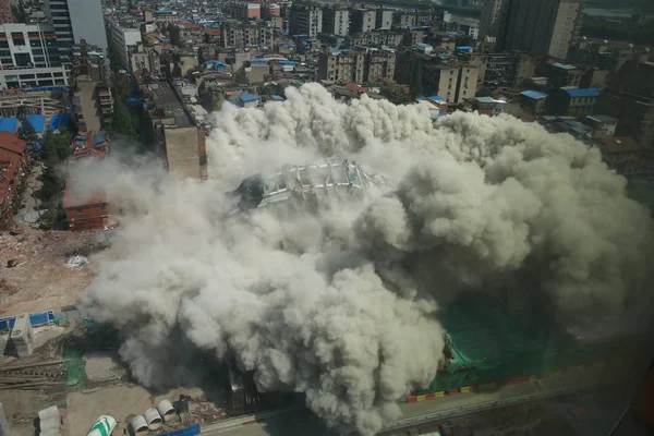 Fumo Alza Dopo Che Vecchio Edificio Residenziale Esploso Durante Una — Foto Stock