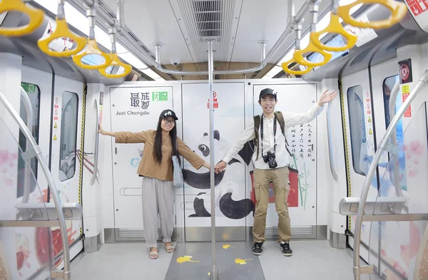 2017 중국의 지하철 10에 지하철 열차에서 — 스톡 사진