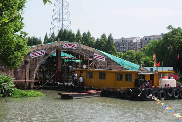 Arbeiter Arbeiten Der Reparatur Der Huanxi Yongning Brücke Die Juli — Stockfoto