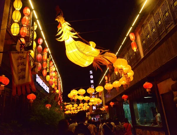 Tourists Walk Lighted 100 Meter Long Dragon Lantern Greet Upcoming — Stock Photo, Image