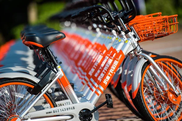 Bicicletas Temáticas China Com Slogans Que Elogiam Pátria Serviço Compartilhamento — Fotografia de Stock