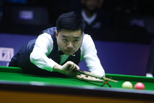 Ding Junhui China Joga Tiro Para Niu Zhuang China Jogo — Fotografia de Stock