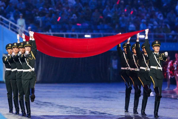 Kinas Nasjonale Flagg Bæres Stadion Åpningsseremonien Kinesiske Nasjonale Leker Tianjin – stockfoto