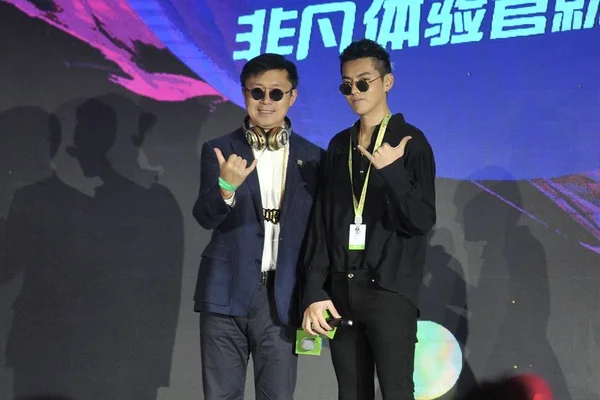 Chanteur Acteur Chinois Kris Yifan Droite Assiste Événement Promotionnel Pour — Photo