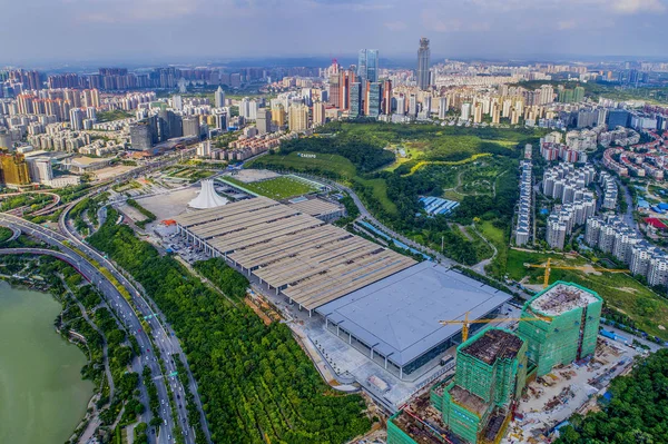 2017 日中国南部の広西チワン族自治区南寧市で建設中の展示場の空中写真 — ストック写真