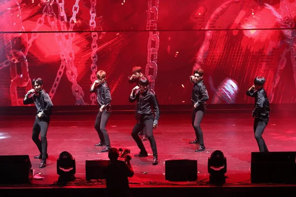 Členové Skupiny Jihokorejské Chlapec Vixx Provádět Během Jejich Koncertu Live — Stock fotografie