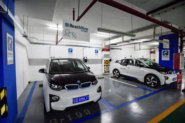 Bmw Elektromos Járművek Bmws Reachnow Autómegosztó Szolgáltatás Parkolt Dedikált Parkoló — Stock Fotó