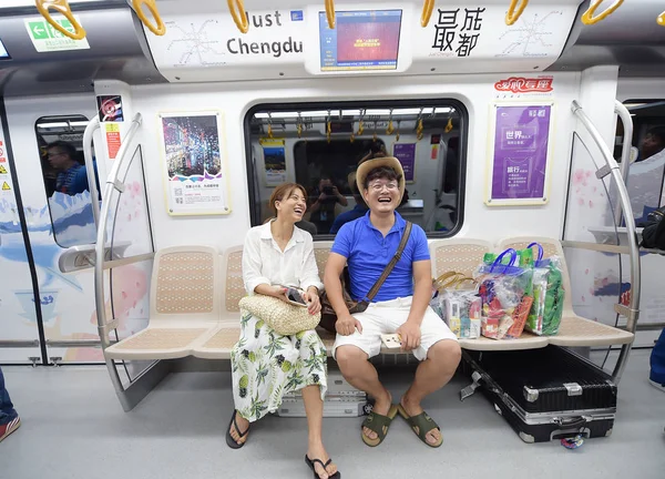 Los Pasajeros Son Fotografiados Tren Metro Línea Del Metro Ciudad —  Fotos de Stock