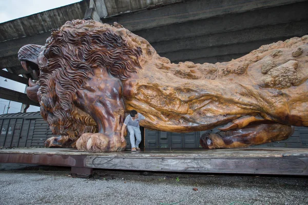 Гігантська Скульптура Ревного Лева Нанму Тип Деревини Яка Часто Використовується — стокове фото