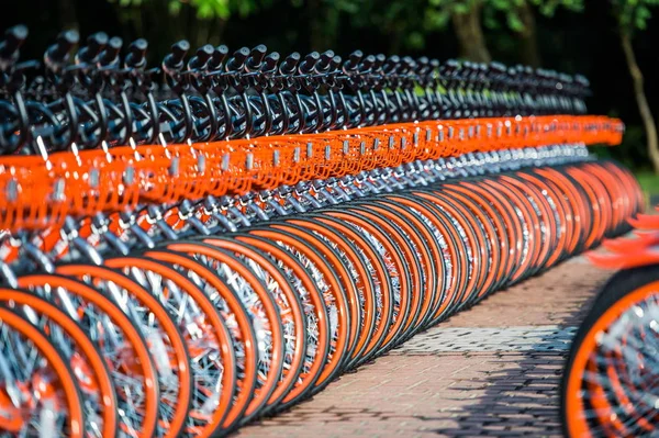 Bicicletas Temática China Con Eslóganes Que Elogian Patria Del Servicio —  Fotos de Stock