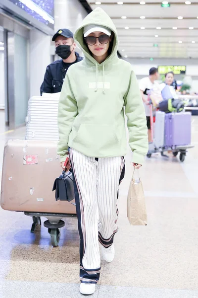 Cantante Actriz China Victoria Song Song Qian Representa Una Sudadera — Foto de Stock