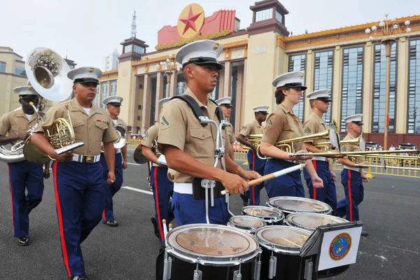 Członkowie America Band Korpusu Piechoty Morskiej Stanów Zjednoczonych Usmc Wykonać — Zdjęcie stockowe