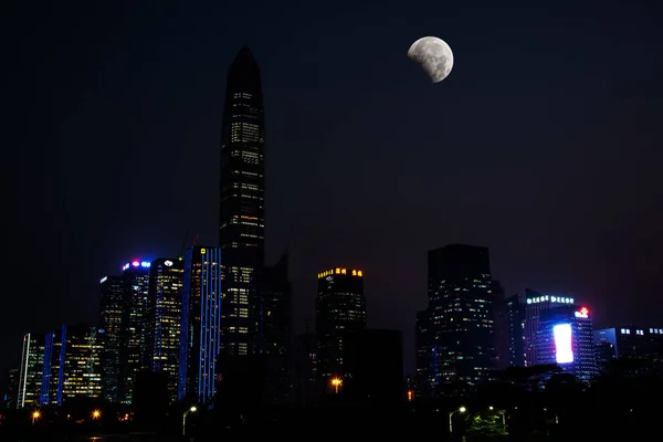 Questa Foto Composita Una Parte Della Luna Attraversa Ombra Della — Foto Stock