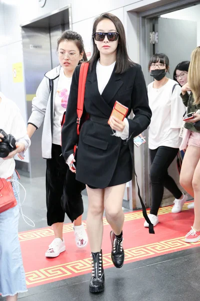 Chinese Actrice Victoria Song Song Qian Arriveert Bij Beijing Capital — Stockfoto