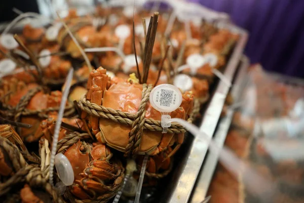 000 Crabi Păroși Aburiți Sunt Văzuți Masă Sediul Gigantului Chinez — Fotografie, imagine de stoc