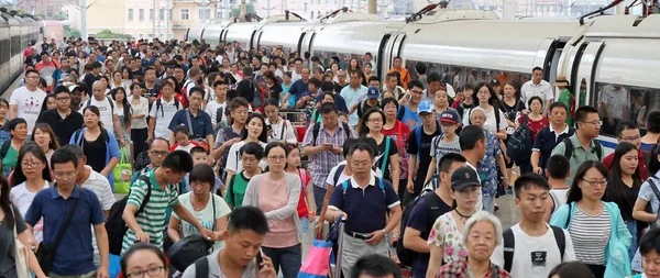 stock image Holidaymakers crowd the Qingdao Railway Station for the upcoming 2017 Qingdao International Beer Festival (Asian Oktoberfest) in Qingdao city, east China's Shandong province, 2 August 2017