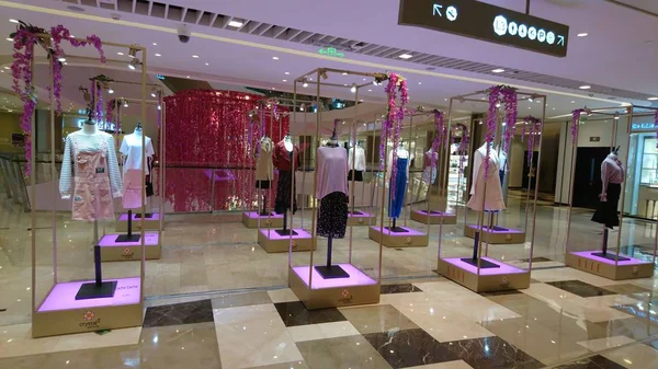 Pink Installations Display Crystal Galleria Shopping Mall Mark Its Second — Stock Photo, Image
