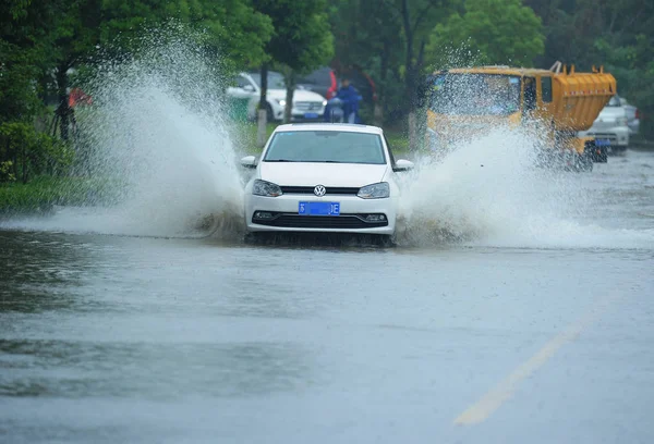 Car Drives Flooded Street Caused Heavy Rain Taicang City East — Stock Photo, Image