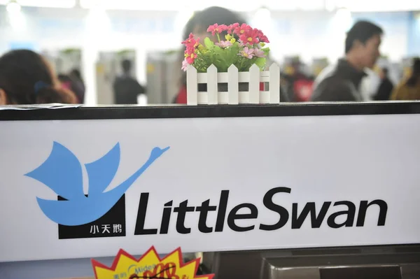 Les Gens Visitent Stand Fabricant Chinois Lave Linge Wuxi Little — Photo