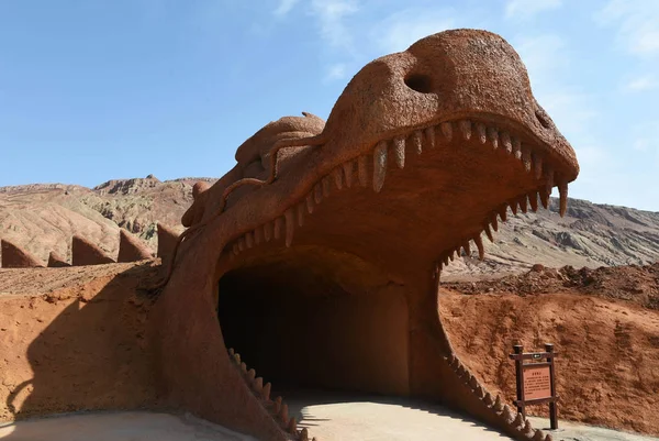 Скульптура Гигантского Дракона Длиной 164 Метра Высотой Метров Изображена Живописной — стоковое фото