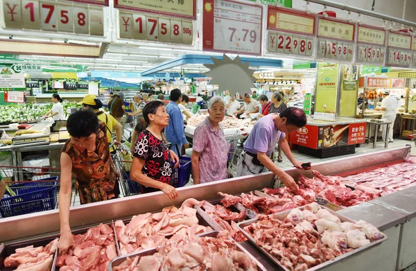 Покупатели Покупают Свинину Супермаркете Городе Ханчжоу Провинция Чжэцзян Востоке Китая — стоковое фото