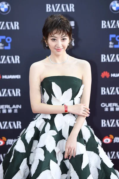 Actrice Chinoise Jing Tian Pose Alors Elle Arrive Sur Tapis — Photo