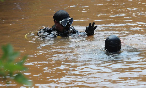 Búvárok Felkészülni Feloldása Kilépő Heilongtan Black Dragon Pond Mentesítés Árvízi — Stock Fotó