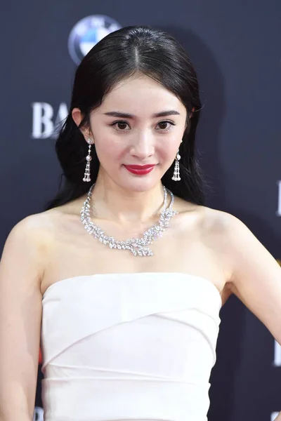 Chinese Actress Yang Poses She Arrives Red Carpet 2017 Bazaar — Stock Photo, Image