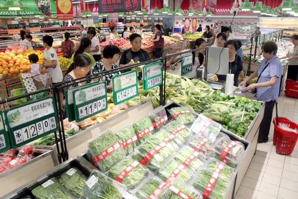 Klienci Sklep Dla Warzyw Supermarkecie Suzhou Miasta Wschodnia Chiny Prowincji — Zdjęcie stockowe