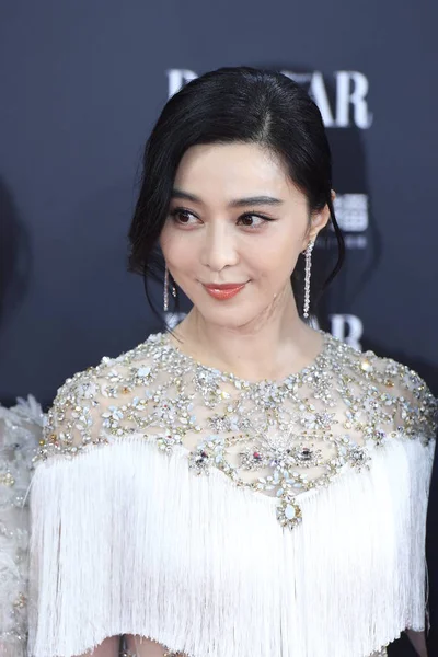 Chinese Actress Fan Bingbing Poses She Arrives Red Carpet 2017 — Stock Photo, Image