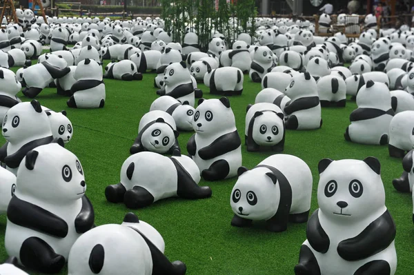 Esculturas Gigantes Panda Están Exhibición Frente Centro Comercial Unipark Ciudad — Foto de Stock