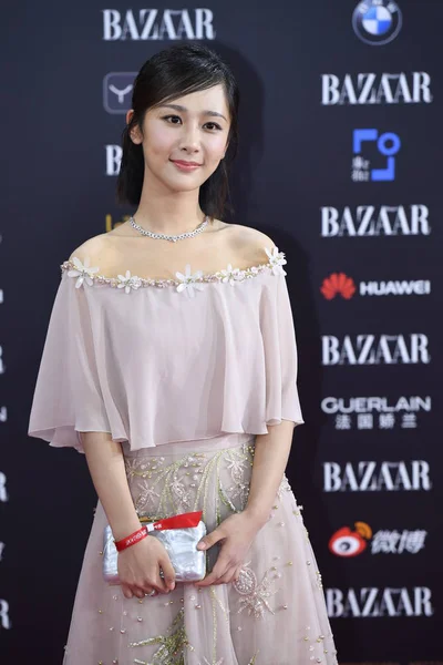 中国女演员杨子在2017年9月9日于中国北京举行的2017年集市之星慈善之夜联欢晚会上摆出姿势 — 图库照片