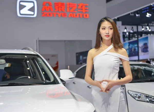 Model Poses Stand Zotye Auto Automobile Exhibition Shenzhen City South — Stock Photo, Image